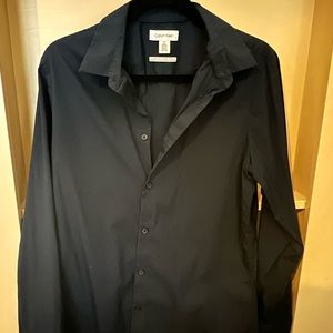 Men’s medium slim fit button down from Calvin Klein.